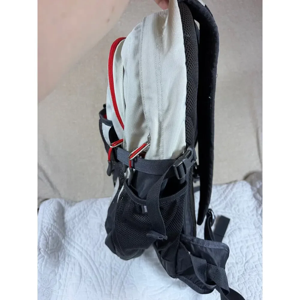 North Face Cream Gray Recon Hiking Travel Laptop Adjustable Strap Backpack Pack